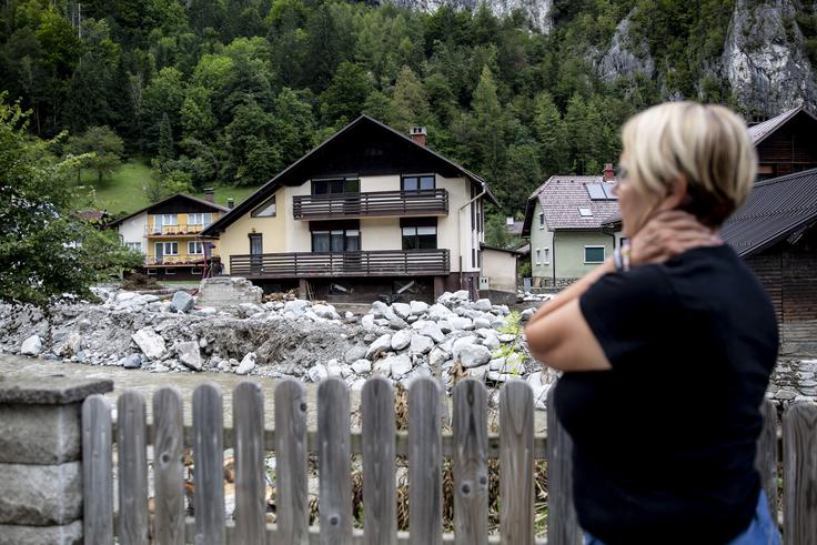 "Zdaj bomo delali in popravljali vse tisto, kar smo prej desetletja gradili. Ogromno cest je uničenih, enako je z ulicami, središče mesta je uničeno." | Foto: Ana Kovač