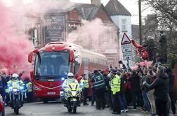 Incident v Manchestru: poškodovali avtobus z igralci Liverpoola