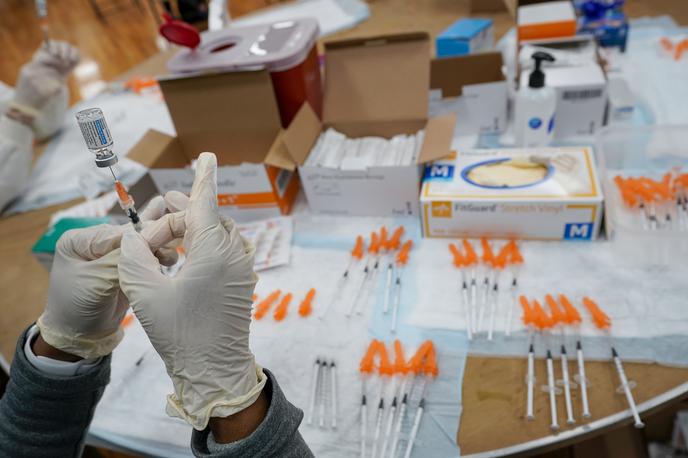 cepivo Johnson & Johnson | Ugotovitve glede cepiva, ki v Sloveniji čaka v karantenskem skladišču, bodo znane danes. | Foto Guliverimage