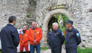 Tonin razmišlja o zavarovanju za pokrivanje stroškov reševanja v gorah