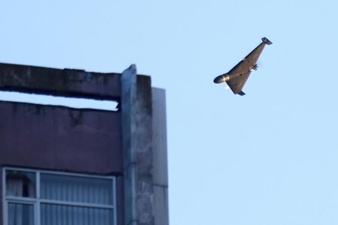 Ruski dron | Bodo ruske drone, ki zdaj napadajo Ukrajino in vstopajo v zračni prostor članic Nata, v prihodnosti učinkovito in poceni uničevale estonske minirakete? Na fotografiji: ruski dron, ki v Ukrajini leti proti cilju. | Foto Guliverimage