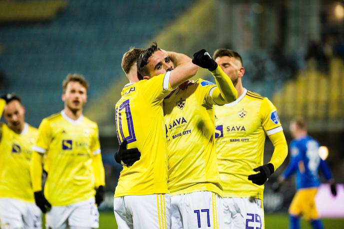 NK Celje NK Maribor | Mariborčani so se hitro vrnili nazaj na vrh. | Foto Grega Valančič / Sportida