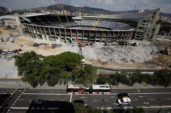 Začeli so rušiti Barcelonin legendarni stadion #video