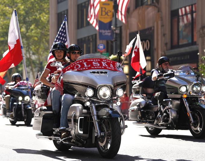 Američani poljskega rodu na tradicionalnem shodu v spomin na Poljaka Kazimirja Pulaskega, ki se je bojeval v ameriški vojni za neodvisnost. | Foto: Guliverimage