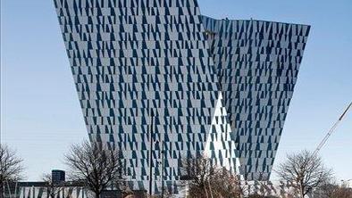 Plešoči hotel, namenjen nežnejšemu spolu 