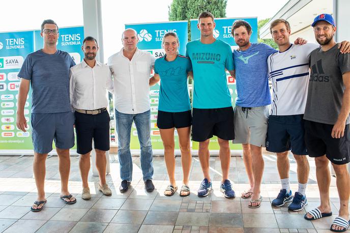 Miha Mlakar, Aljaž Kos, Đenio Zadković, Živa Falkner, Blaž Rola, Blaž Kavčič, Matic Spec, Tom Kočevar Dešman | Miha Mlakar, Aljaž Kos, Đenio Zadković, Živa Falkner, Blaž Rola, Blaž Kavčič, Matic Špec in Tom Kočevar Dešman | Foto Vid Ponikvar