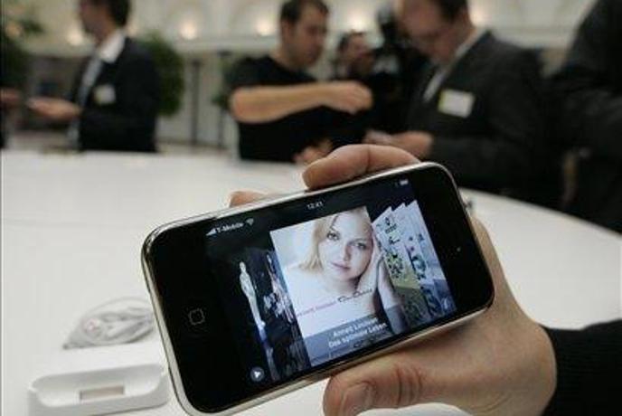 HTC-jev Touch za petami iPhonu