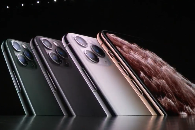 Barve, v katerih bo na voljo iPhone 11 Pro. Nova je čisto levo, in sicer gre za temno zeleno.  | Foto: Matic Tomšič / Posnetek zaslona