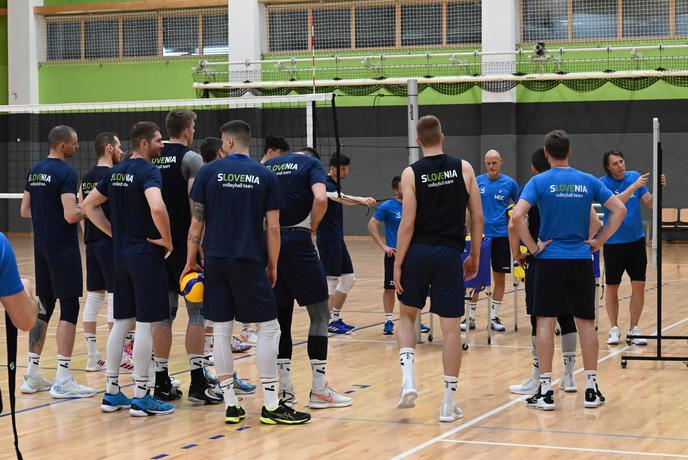 Na Filipine po vozovnico za končnico #video