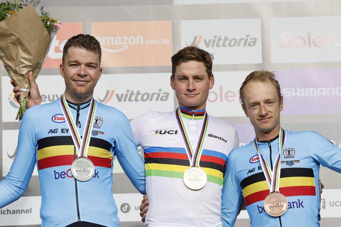 Mathieu van der Poel z zlato odličjem, drugi Florian Vermeersch in tretji Quinten Hermans. | Foto: Guliverimage