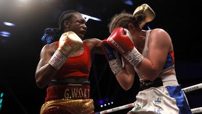 Ema Kozin doživela prvi poraz, Claressa Shields je bila z drugega planeta