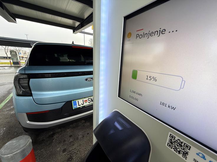 Kdor živi v bloku, bo še toliko bolj vesel avtomobilov z učinkovitim sistemom predgretja baterije za večjo učinkovitost na hitrih polnilnicah. | Foto: Gregor Pavšič