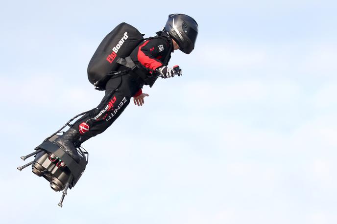 Franky Zapata | Na leteči deski v 22 minutah čez Rokavski zaliv | Foto Reuters