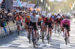 Evenepoelov napad se je končal s padcem, etapa spet Godonu