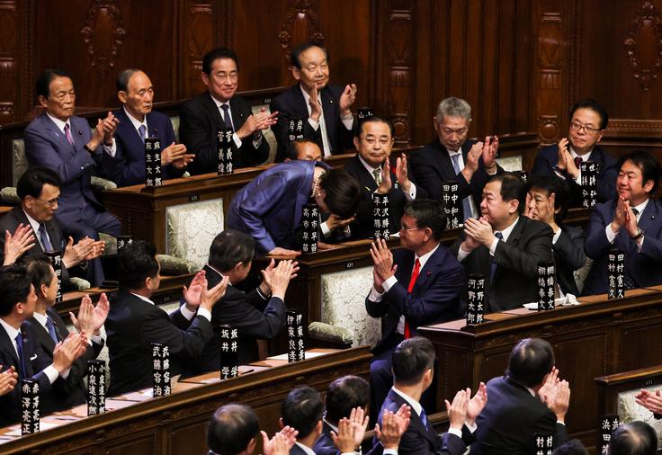 Takaiči je predsednica vlade postala v tretjem poskusu. Je četrta predstavnica na čelu japonske vlade iz vrst LDP v zadnjih petih letih. | Foto: Reuters