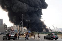 Bejrut: v pristanišču izbruhnil silovit požar #video