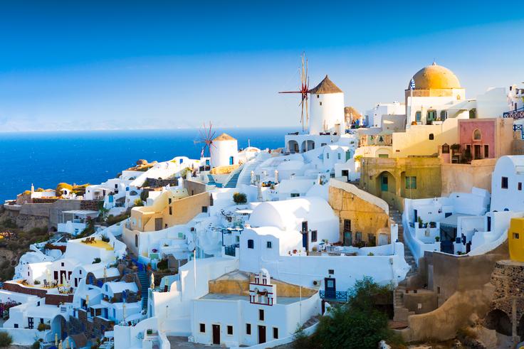 Na grškem otoku Mikonos so med prvo in šesto uro zjutraj uvedli policijsko uro ter prepovedali javno predvajanje glasbe. | Foto: Getty Images