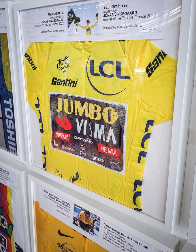 Rumena majica zmagovalca Toura 2022 Jonasa Vingegaarda. | Foto: Alenka Teran Košir