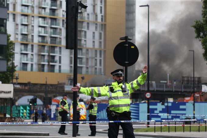 Na terenu je več kot sto gasilcev, ti še vedno gasijo požar, ki je izbruhnil v londonski četrti Elephant in Castle.  | Foto: Guliverimage/Vladimir Fedorenko