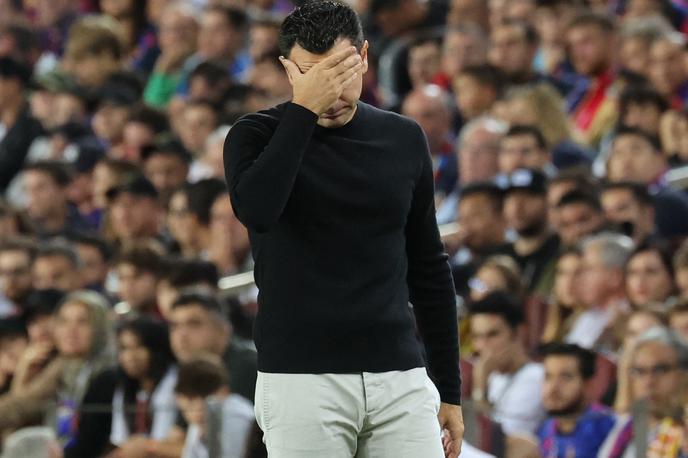 Barcelona Xavi | Xavi se je po napakah v obrambi lahko samo držal za glavo. Barcelona ima le štiri točke. | Foto Reuters