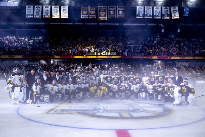 Zdeno Chara, Anže Kopitar | Anže Kopitar je pred dnevi sodeloval na prav posebni tekmi na Slovaškem, ob "zadnji menjavi" nekdanjega odličnega hokejista Zdena Chare. | Foto Profimedia