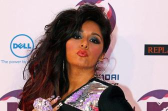 Snooki bo rodila kar v petkah