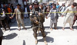 V samomorilskem napadu v Kabulu 48 mrtvih, prek sto ranjenih