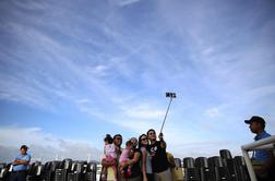 Snemanje selfieja je lahko nevarno, še posebej če pri tem uporabite palico