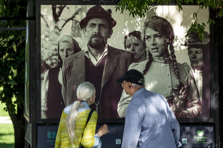 Meteorski vzpon je doživljala tudi s filmskimi vlogami. Leta 1973 je z Meto v Tavčarjevem Cvetju v jeseni v režiji Matjaža Klopčiča ustvarila lik, ki se je za vekomaj zapisal v spomin mnogoštevilnih gledalcev.  | Foto: Ana Kovač