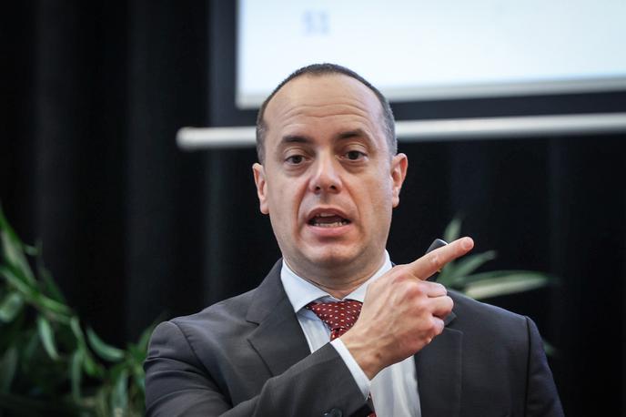 UniCredit Banka | Medtem ko bo v evroobmočju inflacija zaradi trgovinskih napetosti ostala na nizkih ravneh, pa je pod vprašajem okrevanje potrošnje, je ocenil Mauro Giorgio Marrano iz mednarodne bančne skupine Unicredit. | Foto Ana Kovač
