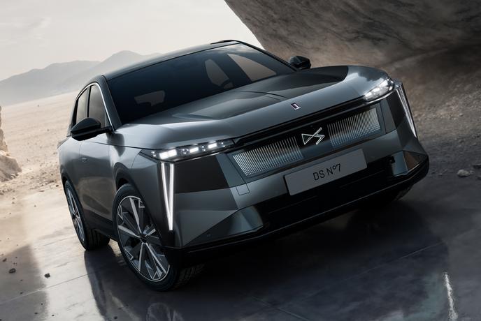 Francozi se ne šalijo: z novim imenom imajo tudi resnejši premijski SUV #foto