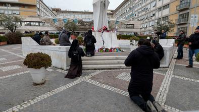 Papež Frančišek od zdaj naprej brez kisikove maske
