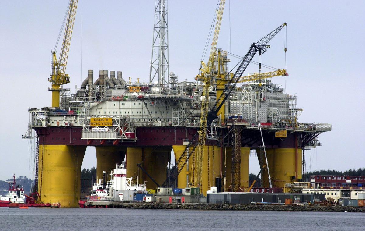 Norveška plinska ploščad | Kot piše v oceni o ogroženosti Norveške za leto 2024 (to oceno so pripravile norveške obveščevalne službe), Rusi že leta načrtno zbirajo podatke o norveški naftni in plinski industriji. Na fotografiji je norveška plinska ploščad v Severnem morju. | Foto Guliverimage