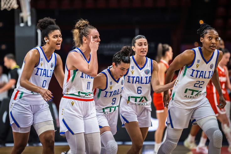 Italijanke so v napetem četrtfinalu izločile Turkinje. | Foto: FIBA