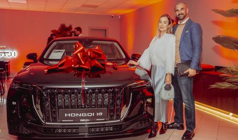 Uradno: Katarina Benček je za poroko izbrala kitajski SUV #foto