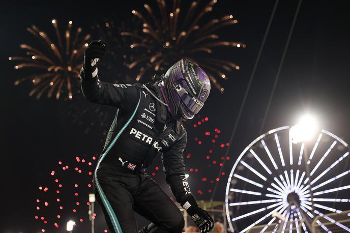 Lewis Hamilton | Takole je Lewis Hamilton proslavil zmago na dirki za VN Bahrajna. | Foto Reuters