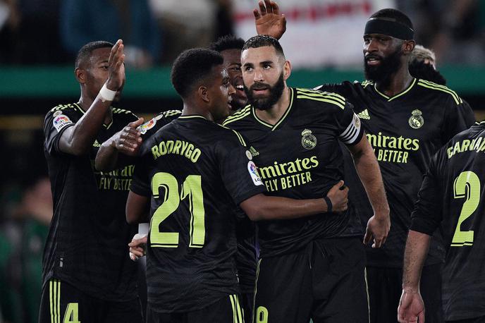 Karim Benze,a Real Madrid | Dobitnik Zlate žoge se je veselil nove zmage Reala, prispeval je tudi gol k zmagi s 3:0 nad Elchejem. | Foto Reuters