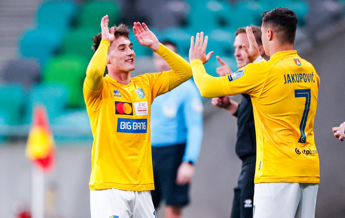 NK Bravo : NK Primorje | Bravo si je napredovanje zagotovil s tesno zmago (2:1) v Vipavi. | Foto Aleš Fevžer