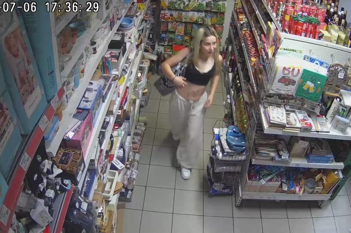 Trgovina Livold | Dve mlajši ženski sta izdelke v trgovini pospravili v torbo in brez plačila odšli iz prodajalne. | Foto Facebook/trgovina Livold