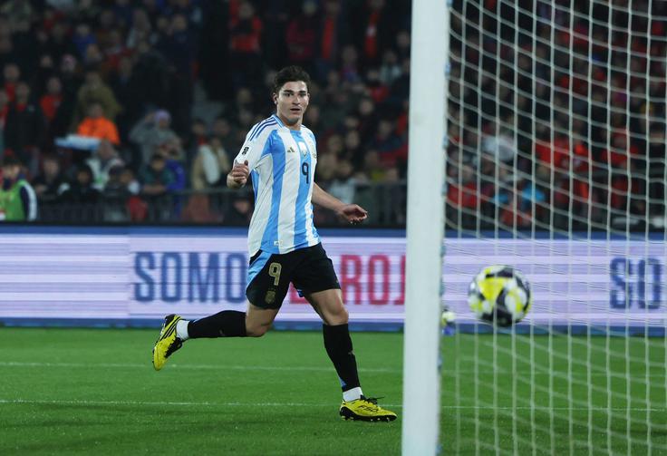 Julian Alvarez je zagotovil Argentini zmago v Čilu. | Foto: Reuters