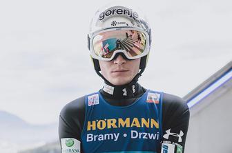 Začenja se spektakel, na katerem Slovenci pogledujejo proti vrhu