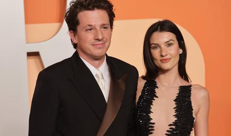 Glasbenik Charlie Puth v novem videospotu razkril, da bo postal očka