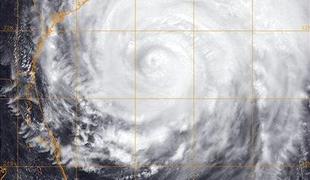 Orkan Irene v Severni Karolini že povzroča škodo