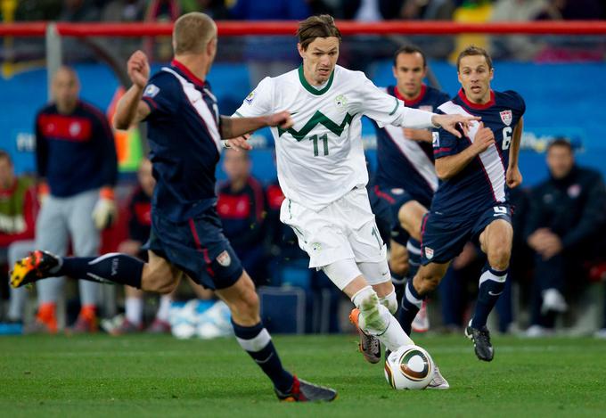 Na svetovnem prvenstvu 2010 je na vseh treh tekmah Slovenije igral od prve do zadnje minute, a se mu ni uspelo vpisati med strelce. Izkazal se je s podajo pri remiju z 2:2 proti ZDA. | Foto: Vid Ponikvar