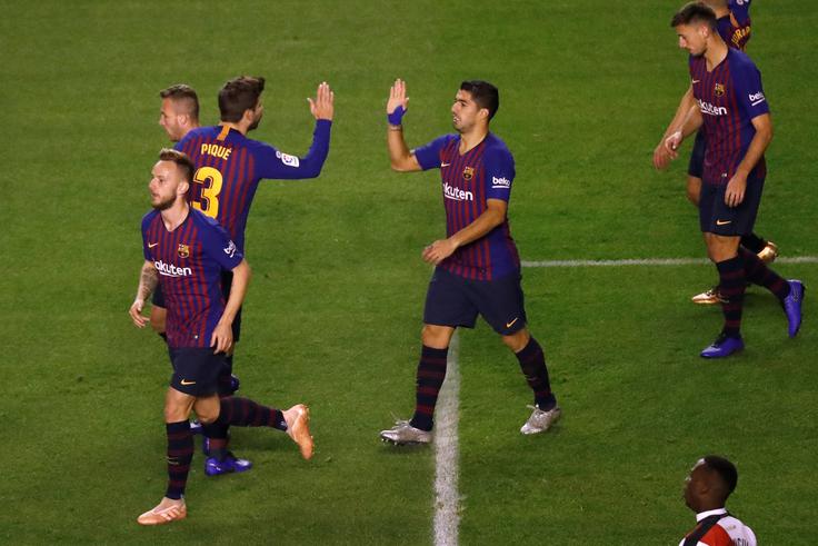 Urugvajec Lusi Suarez je v soboto popeljal Barcelono do dramatične zmage proti Rayu Vallecanu (3:2). | Foto: Reuters