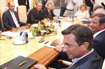 Pahor napovedal srečanje predsednikov parlamentarnih strank