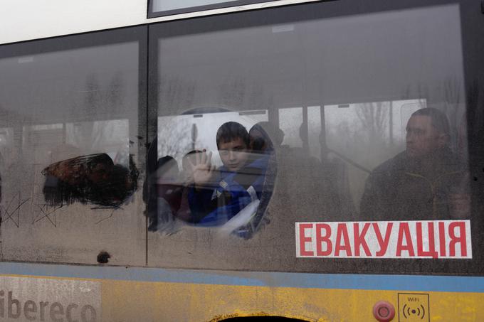 evakuacija iz Hersona | Foto: Reuters