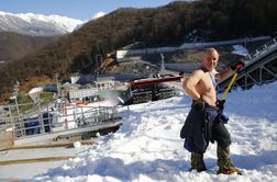 Planiški delavci v Sočiju (tudi zgoraj brez) tlakujejo pot slovenskim orlom
