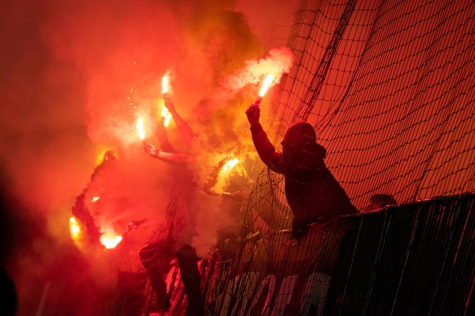 Viole Green Dragons na derbiju | Mariborčani zaradi obnašanja svojih navijačev ob 950 evrov. (slika je simbolična) | Foto Blaž Weindorfer/Sportida