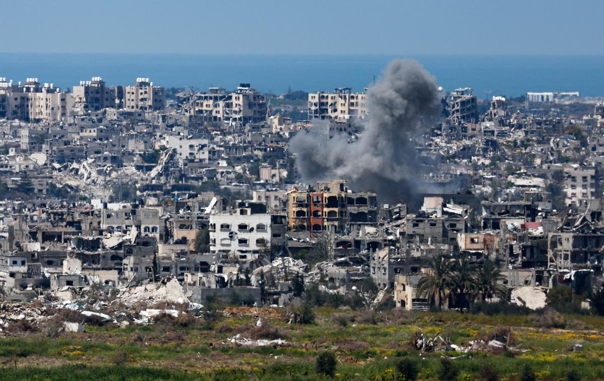 Gaza | Sprti strani se prek posrednikov že mesece pogovarjata o sklenitvi prekinitve ognja, ki bi vsaj začasno ustavila izraelsko ofenzivo v Gazi.  | Foto Reuters